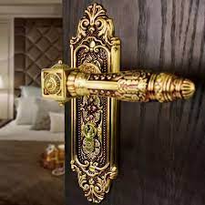 Khóa cửa gỗ nhập khẩu: Lựa chọn nâng tầm đẳng cấp cho không gian sống