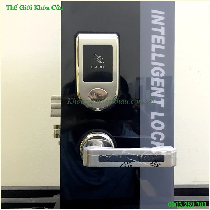 Cách chọn khóa cửa phù hợp với kiến trúc nhà tối giản