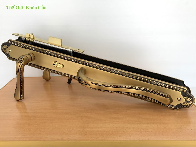 Khóa cửa đại sảnh cho cửa gỗ công nghiệp có phù hợp không?