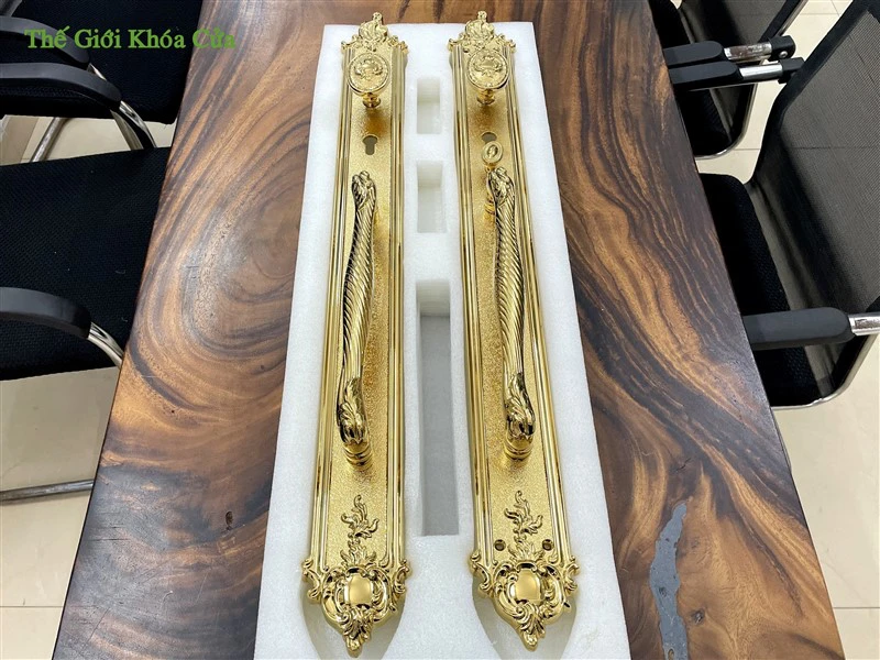 Sự khác biệt giữa khóa cửa gỗ 1 cánh và 2 cánh