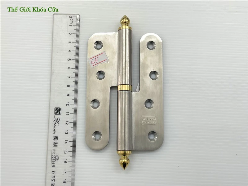 Cách tháo bản lề cửa gỗ để sơn lại cửa dễ dàng