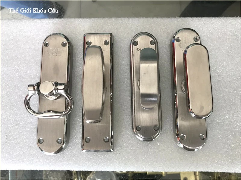 Cửa nhôm kính có lắp được clemon không? Những lưu ý cần biết