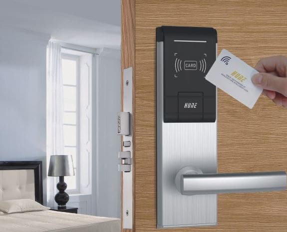 Khóa Thẻ Từ Là Gì? Nguyên Lý Hoạt Động Chi Tiết