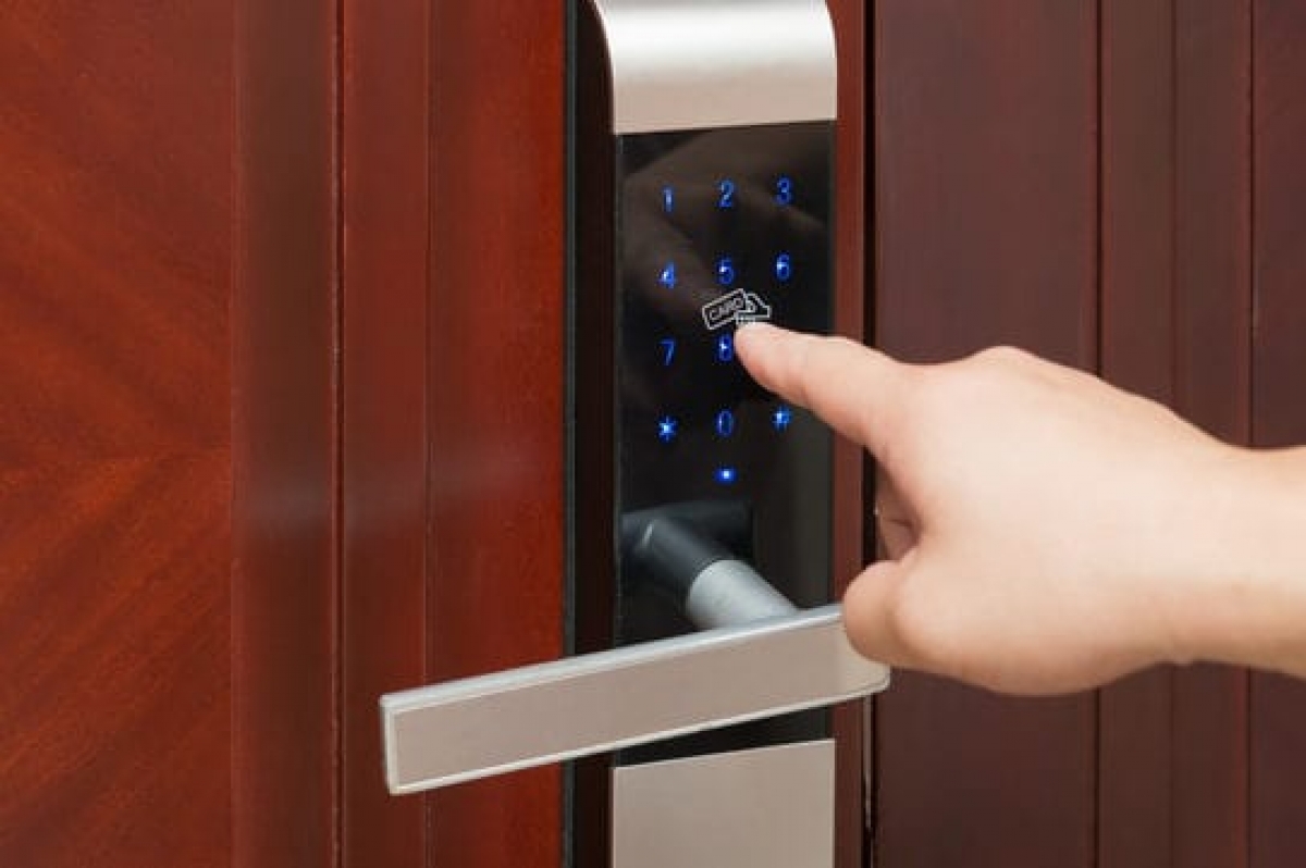 Khóa cửa điện tử có thể bị hack từ xa không?