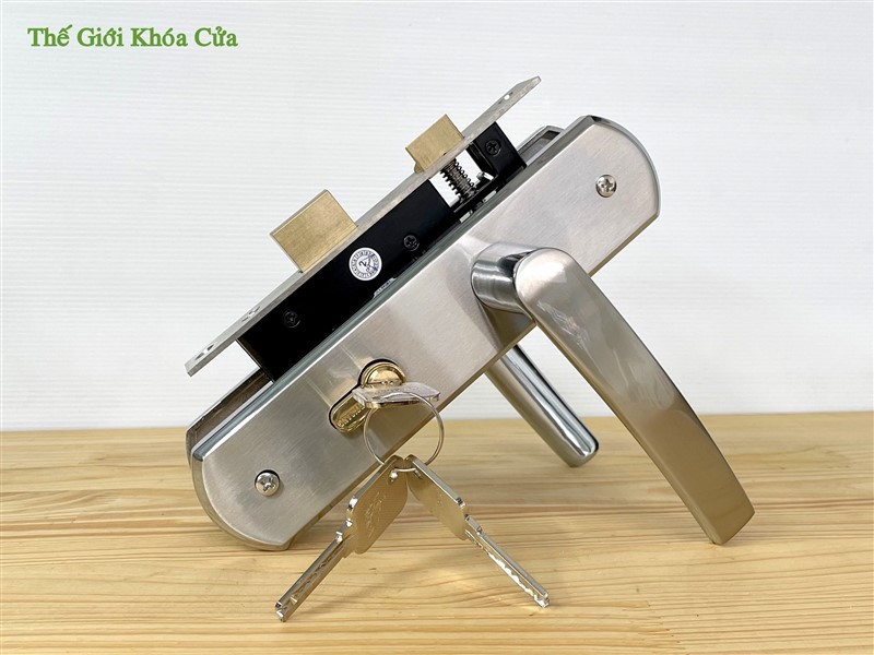 Khóa cửa tay nắm Huy Hoàng EX 5882 có đáng để đầu tư?