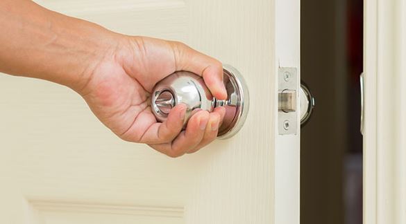 Cách bảo dưỡng & xử lý sự cố thường gặp với khóa tròn cửa gỗ