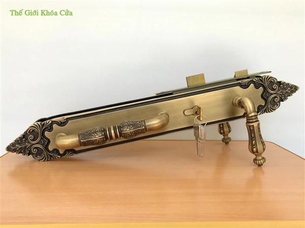 Khóa cửa đại sảnh bằng đồng của hãng nào tốt?