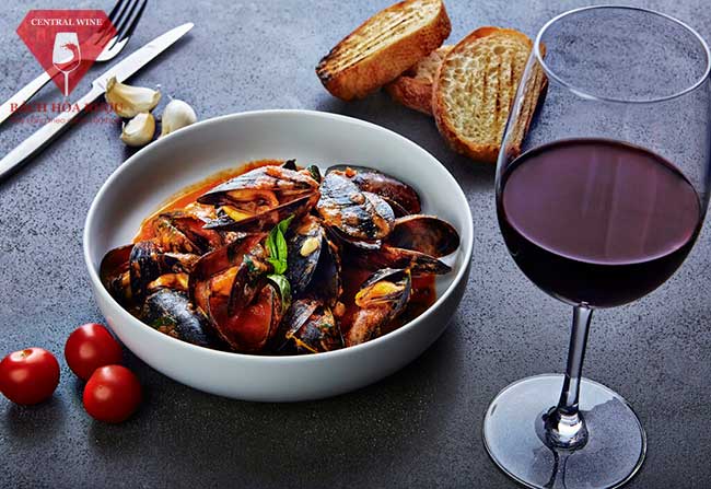 Cacciucco và rượu vang