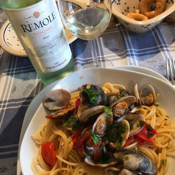 Nếm thử vang trắng Ý Remole Toscana Bianco