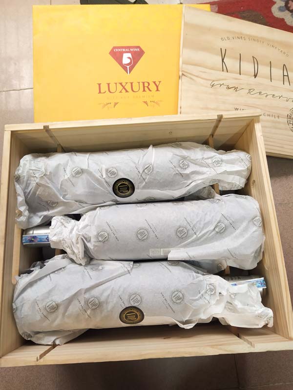 Tem niêm phong từng chai nguyên thùng nhập khẩu từ Chile