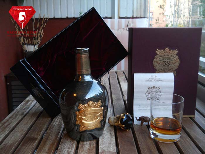 Rượu Chivas Royal Salute 38 Năm