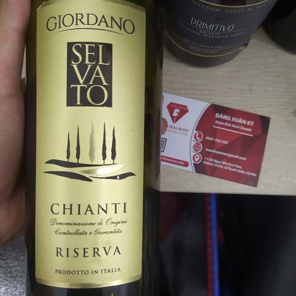 Một chai Chianti Riserva DOCG Giordano Selvato