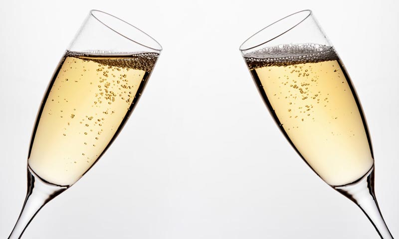 Champagne là rượu vang có ga!