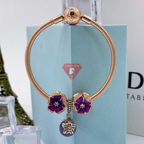 Vòng Tay Rose Gold Đính 3 Charm Sang Trọng