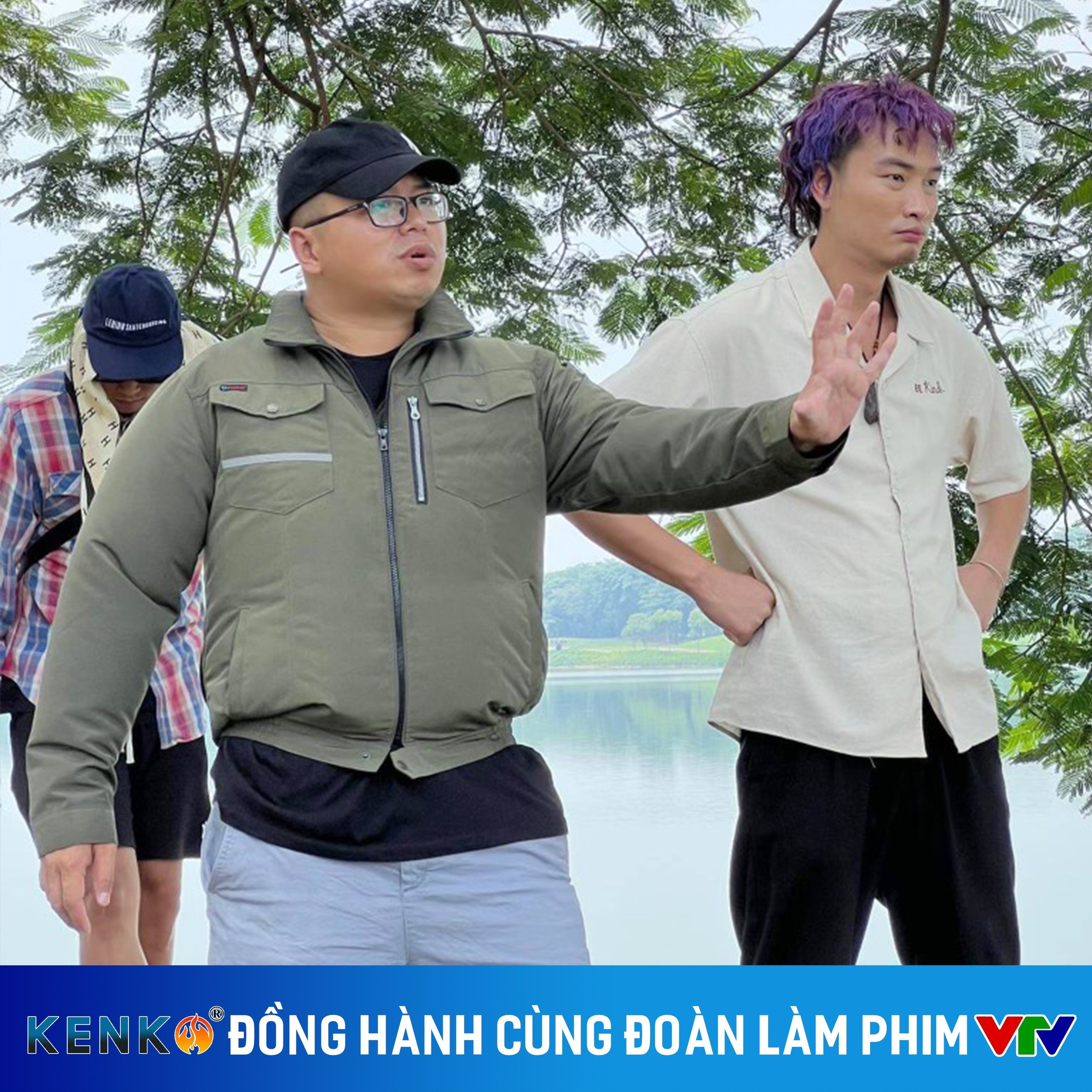 Hé lộ hình ảnh Đạo diễn Bùi Quốc Việt sử dụng áo điều hòa KENKO khi thực hiện những cảnh quay ngoài trời