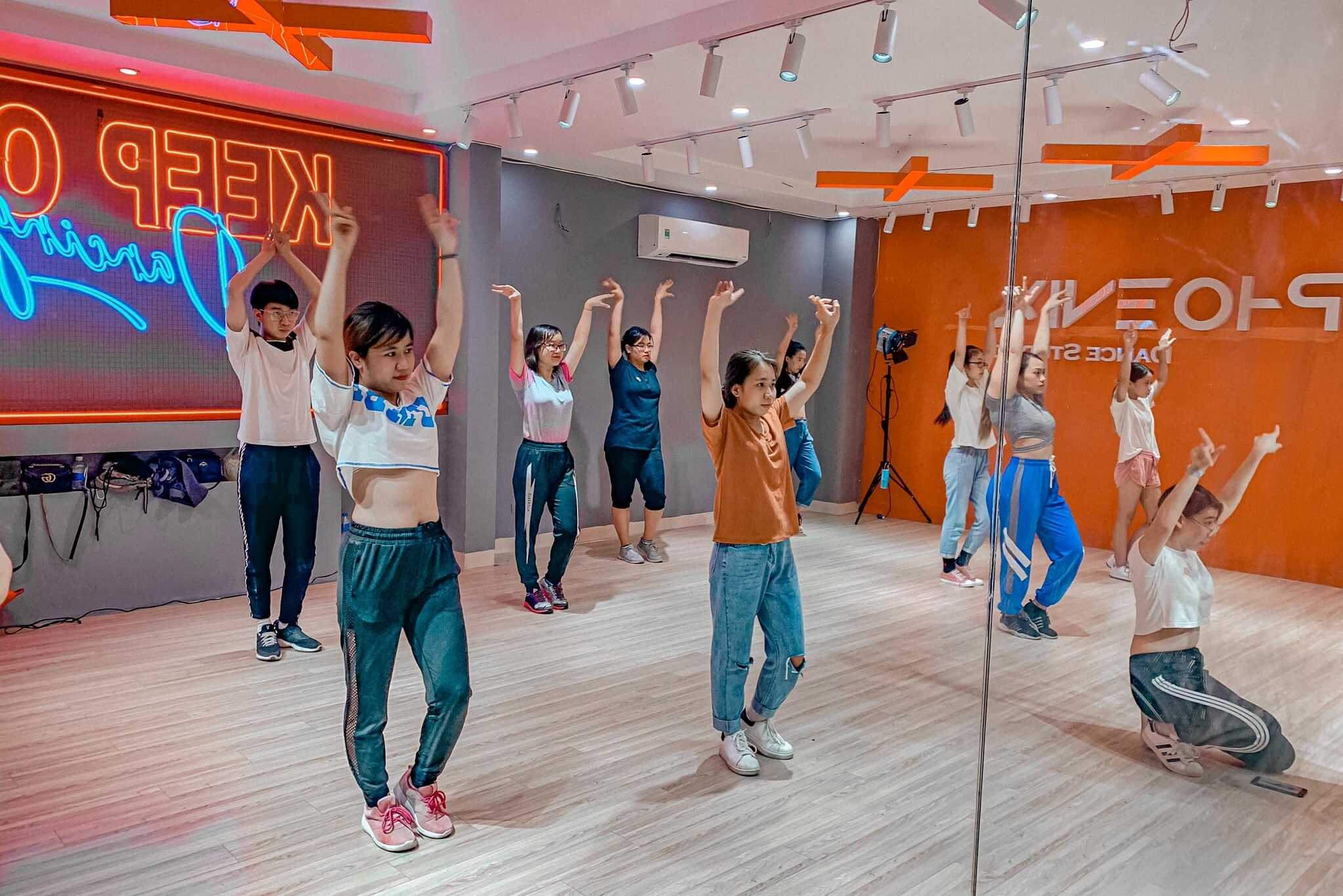 Học nhảy Kpop Dance - Chỉ từ 550k Học Nhảy Kpop Dance - Chỉ Từ 550K