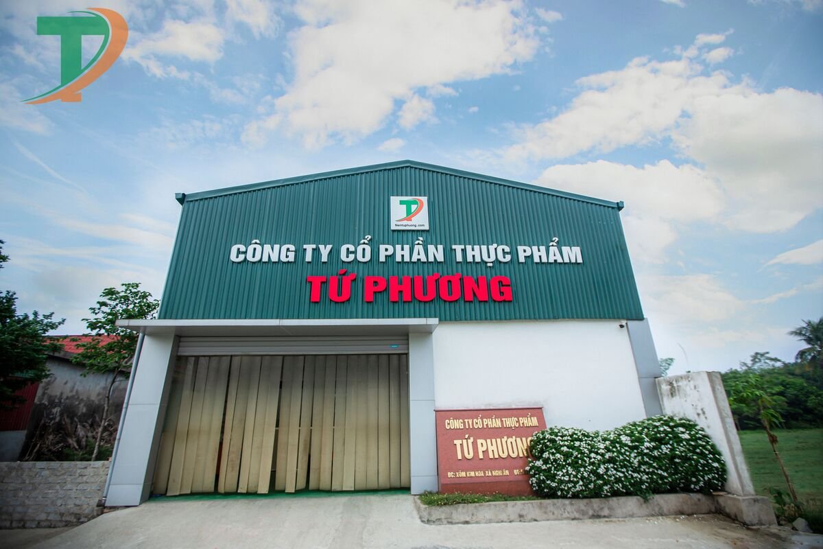 Giò nóng Tứ Phương giá sỉ tại nhà máy