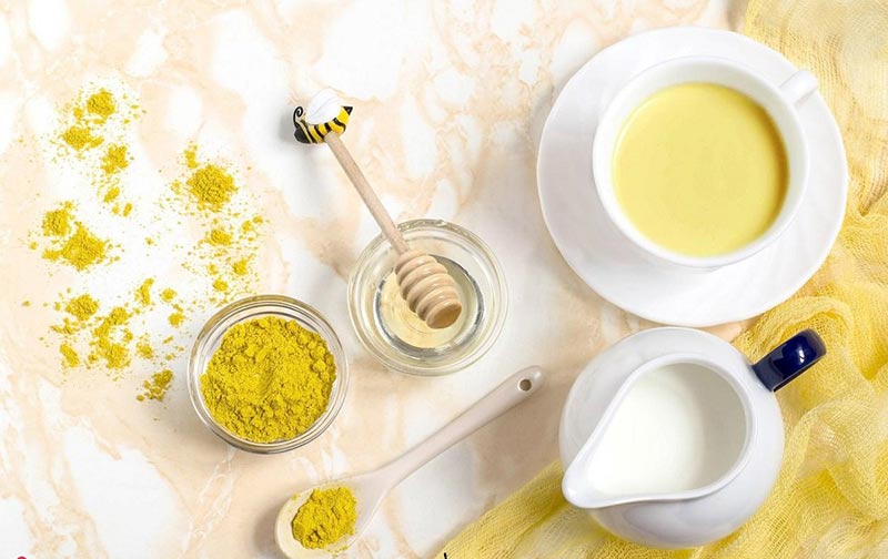 uống tinh bột nghệ với sữa tươi