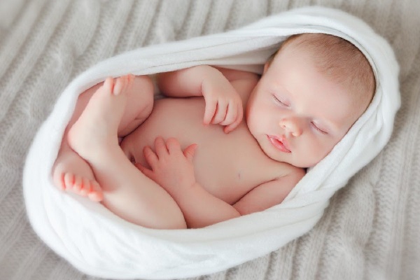 Mẹ bầu cần chuẩn bị những gì khi sinh con vào mùa đông?