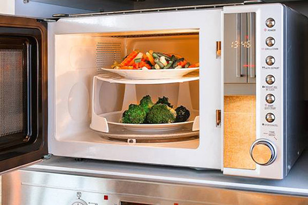 Sử dụng đồ dùng nhà bếp cần chú ý điều gì để bảo vệ sức khỏe?