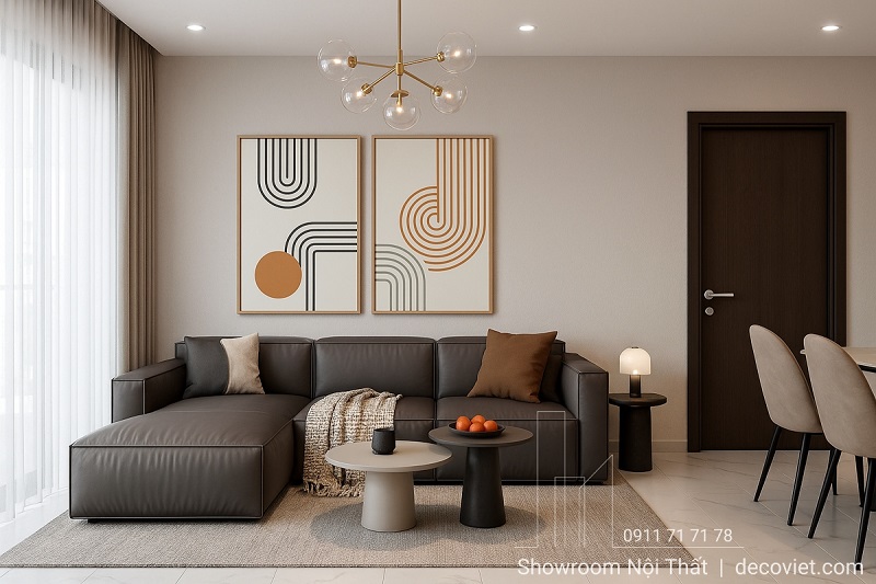 Góc trưng bày sofa da chữ L, kết hợp bàn trà tròn và đèn trang trí tại cửa hàng nội thất Thủ Đức.