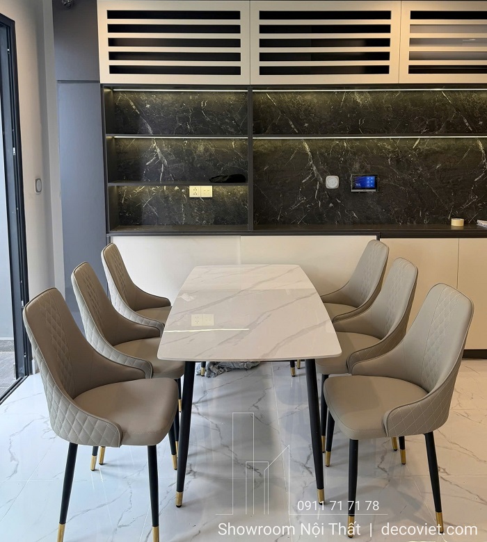Bàn ăn mặt đá 6 ghế trong căn hộ hoàn thiện nội thất DecoViet thiết kế