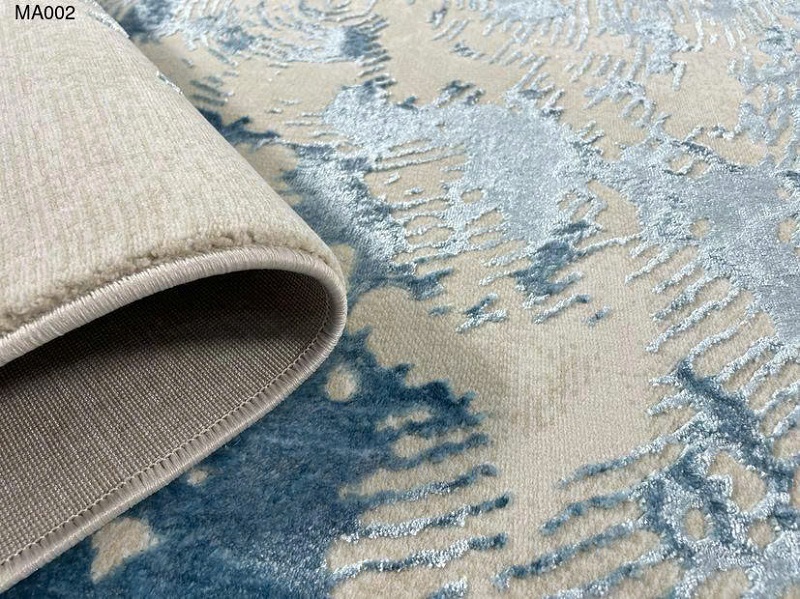 Bề mặt thảm mềm mịn, dệt nổi chất lượng cao.