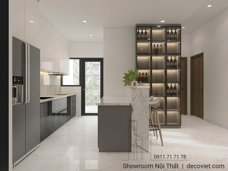 Phòng bếp rộng rãi, tủ bếp trên dưới bố trí khoa học, chất liệu cao cấp.