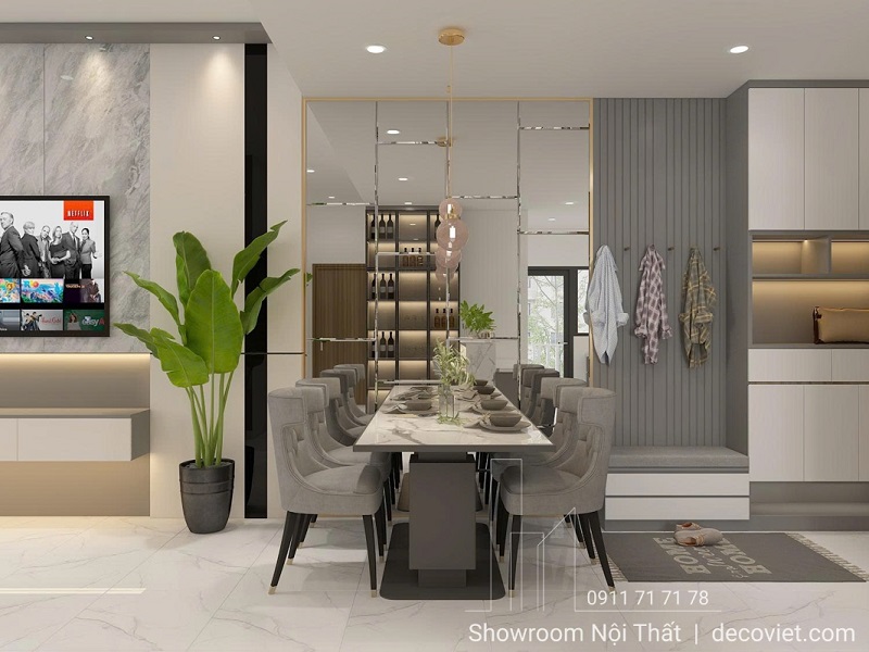 Bàn ăn dài cho 6 người, bày trí đèn thả tinh tế, gương soi tạo chiều sâu.