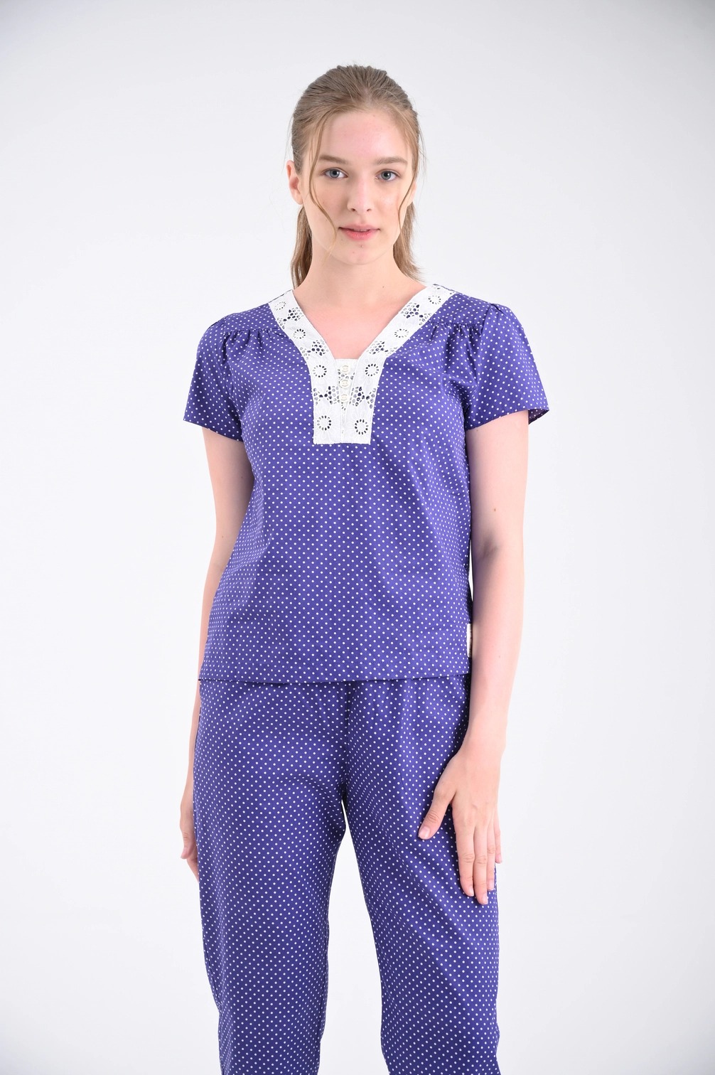 BL Cổ xẻ V viền ren - 32365