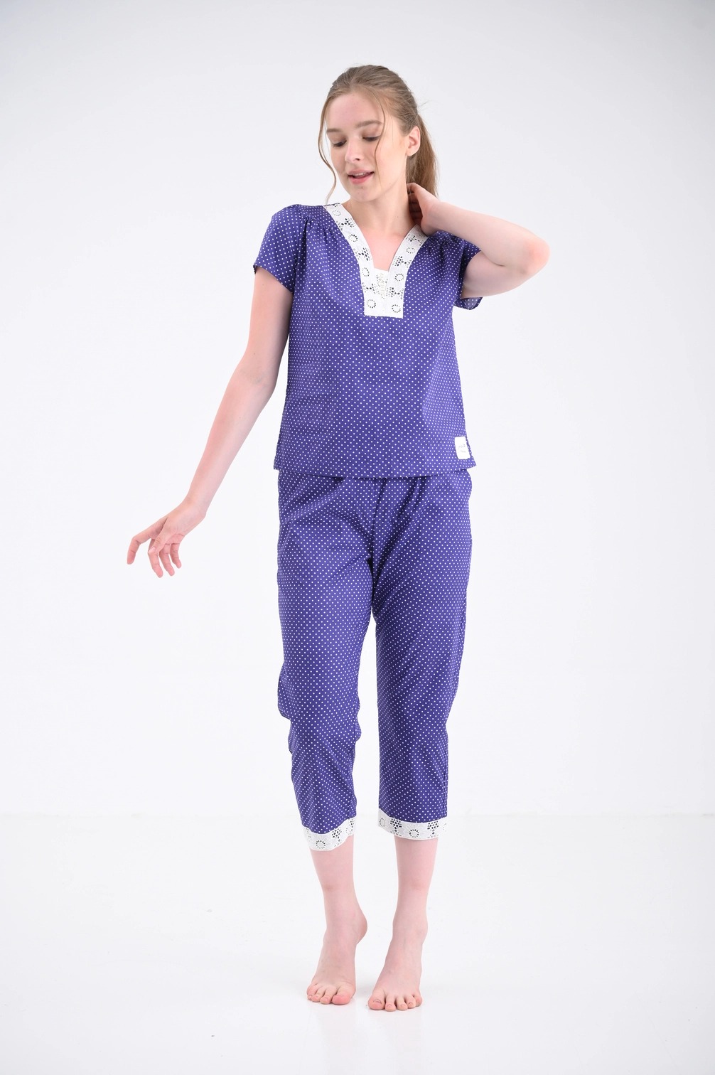 BL Cổ xẻ V viền ren - 32365