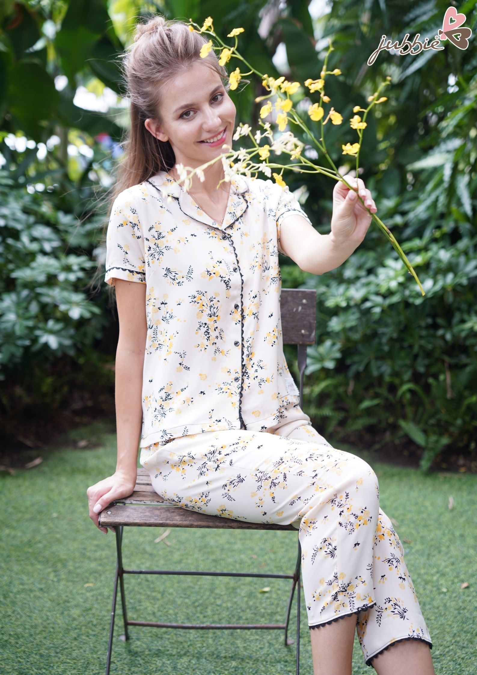BL cổ danton nẹp ren - 93226