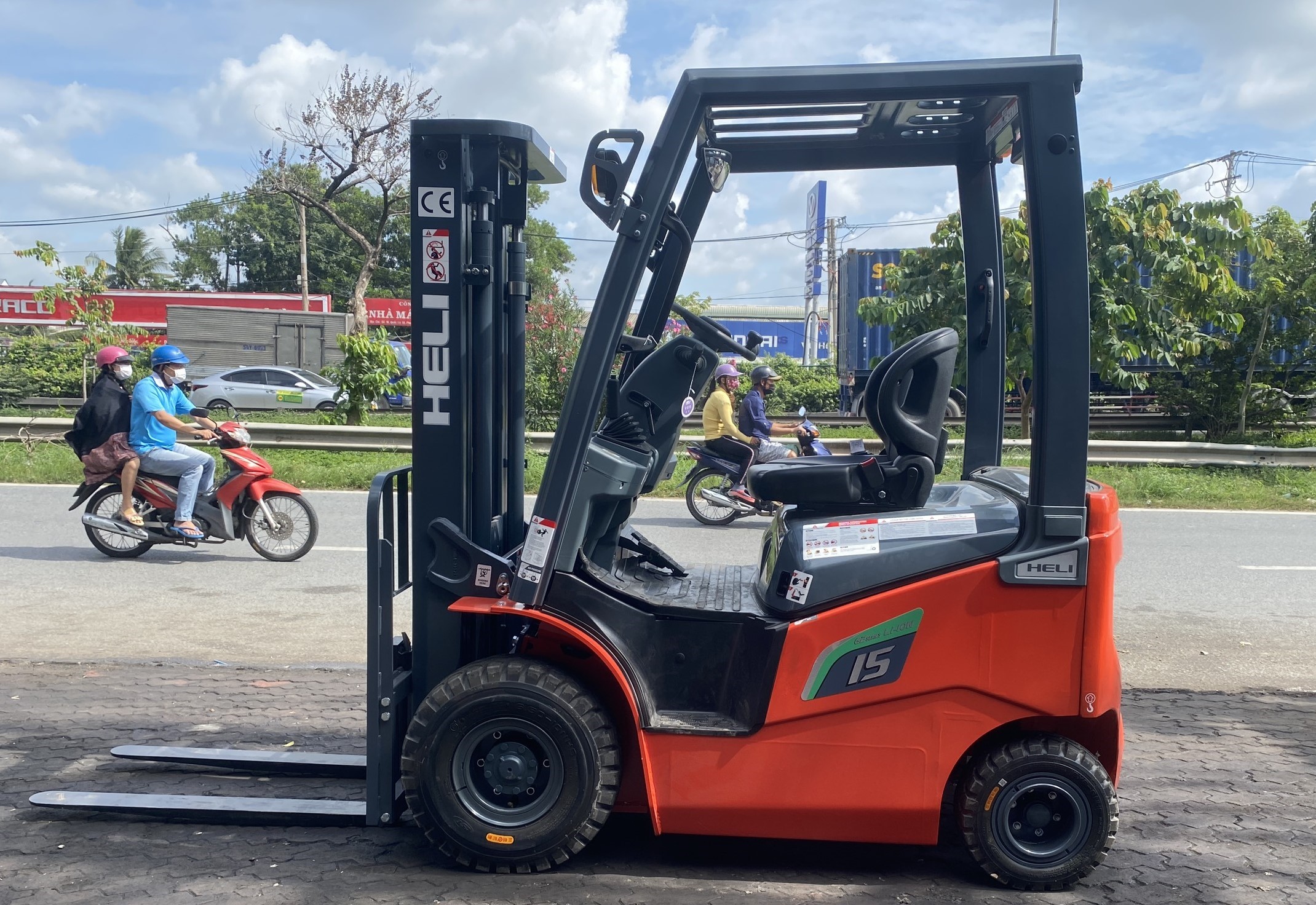 Xe Nâng Điện 1.5 Tấn Lithium | Xe Nâng Heli