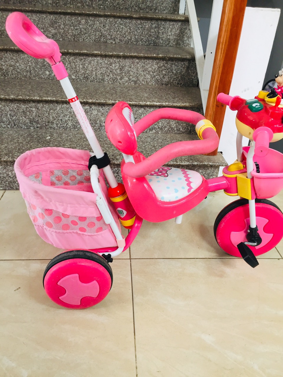 Xe 3 bánh cho bé gái