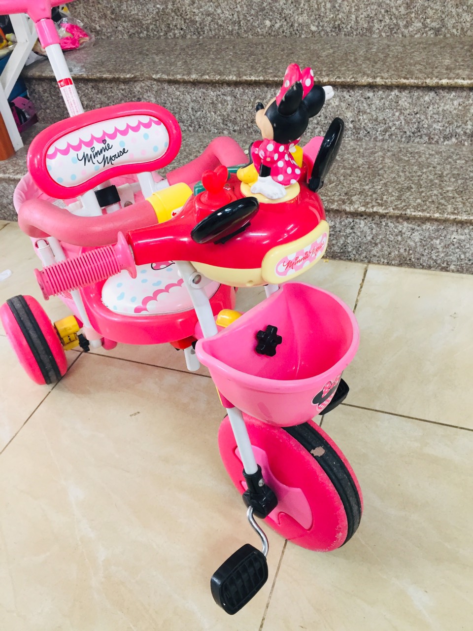 Xe 3 bánh cho bé gái