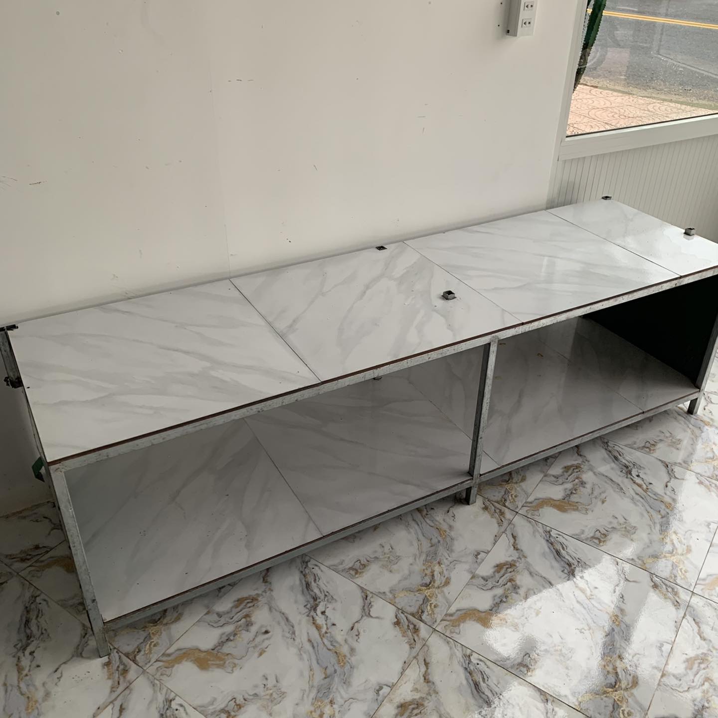 Bàn bếp bằng đá