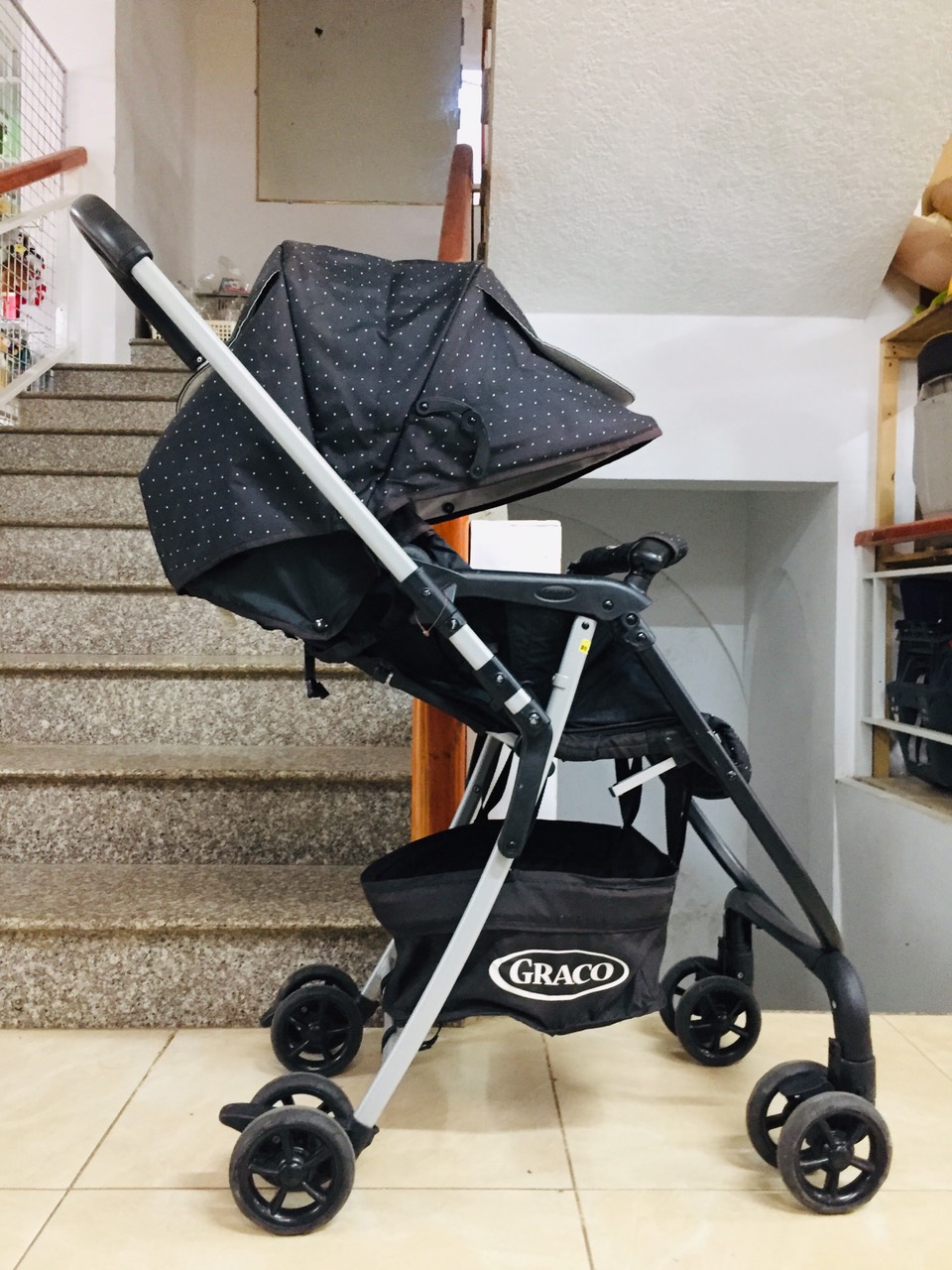 XE ĐẨY EM BÉ GRACO