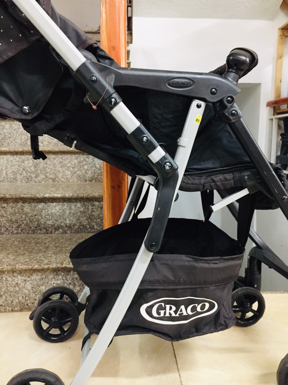 XE ĐẨY EM BÉ GRACO