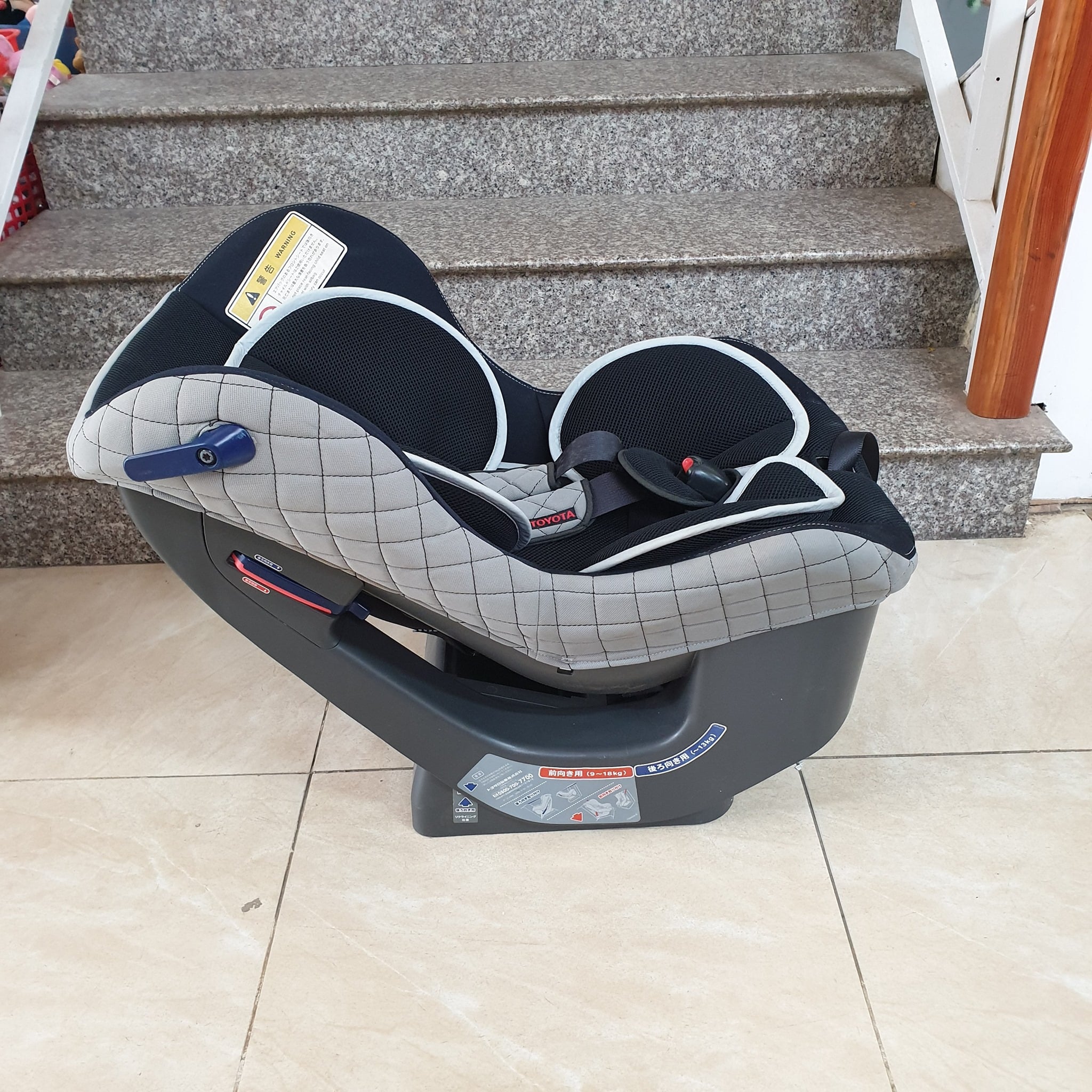 GHẾ NGỒI Ô TÔ NỘI ĐỊA NHẬT 2 CHẾ ĐỘ NGỒI, NẰM DỰA  THOẢI MÁI CHO BÉ.