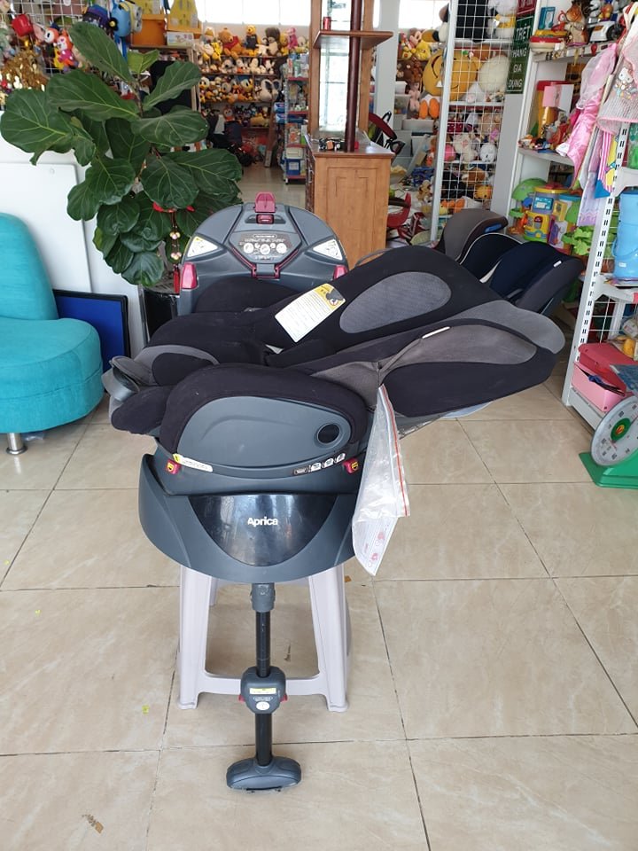 Ghế ngồi ô tô trẻ em Aprica Fladea