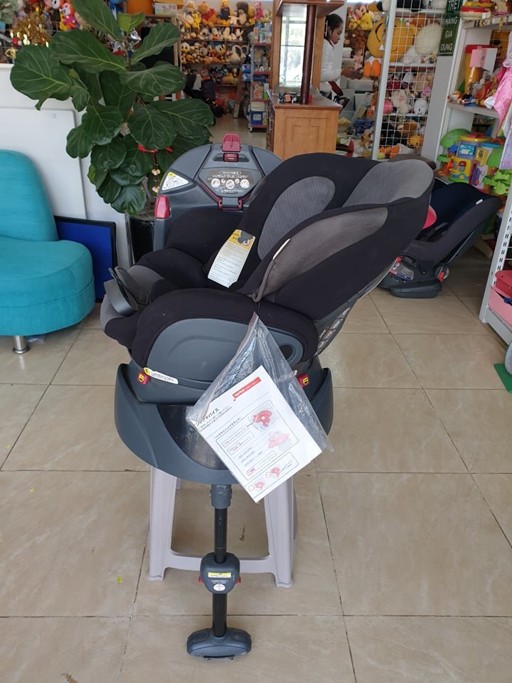 Ghế ngồi ô tô trẻ em Aprica Fladea