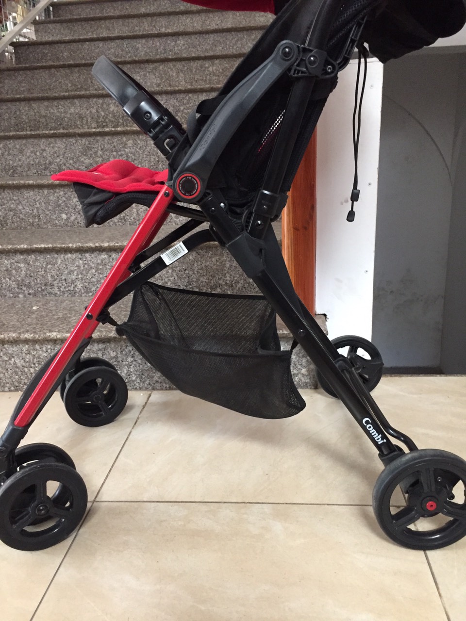 Xe đẩy Combi F2 Plus thanh lý