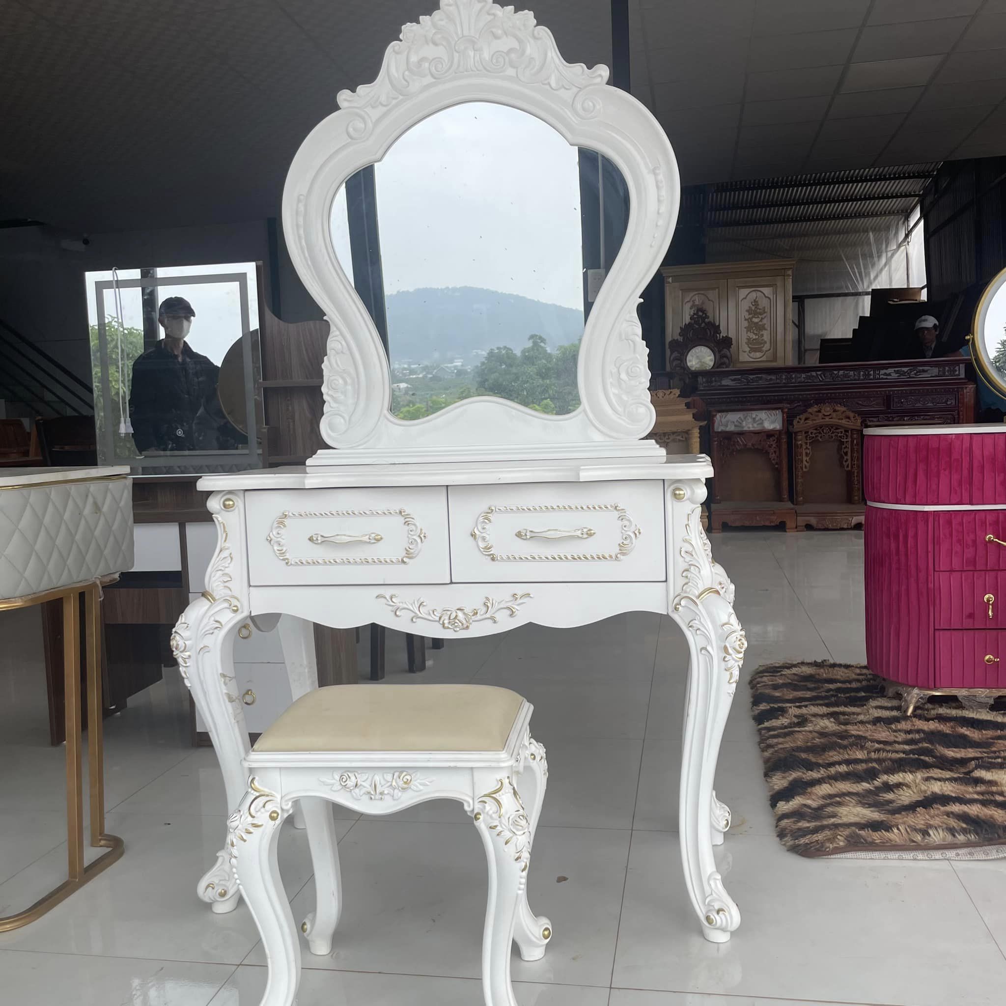 Bàn trang điểm trắng cổ điển