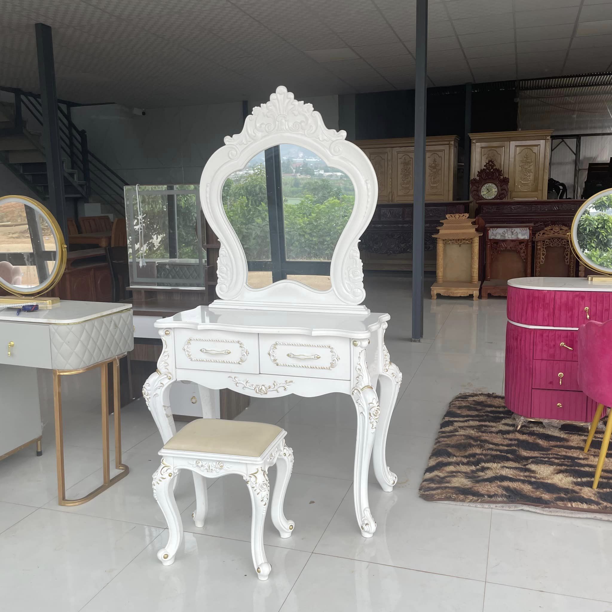 Bàn trang điểm trắng cổ điển