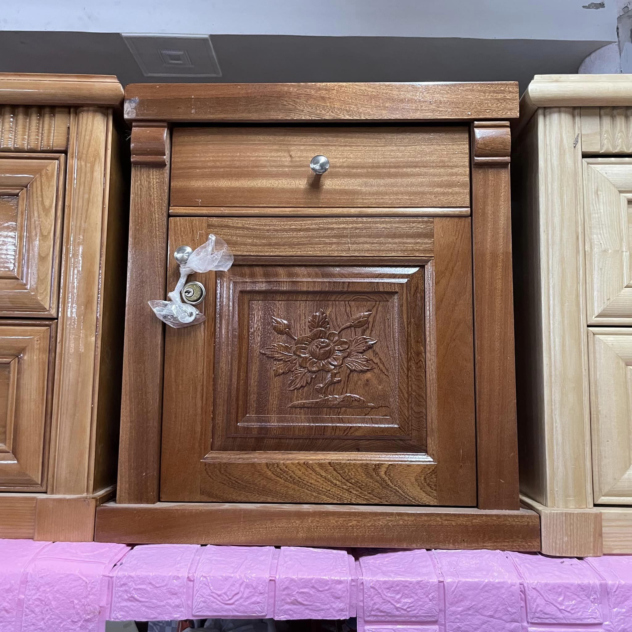 Tab đầu giường