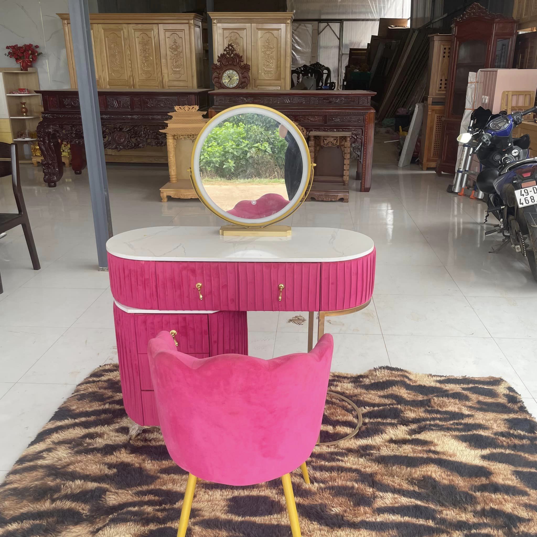 Bàn trang điểm hồng cánh sen