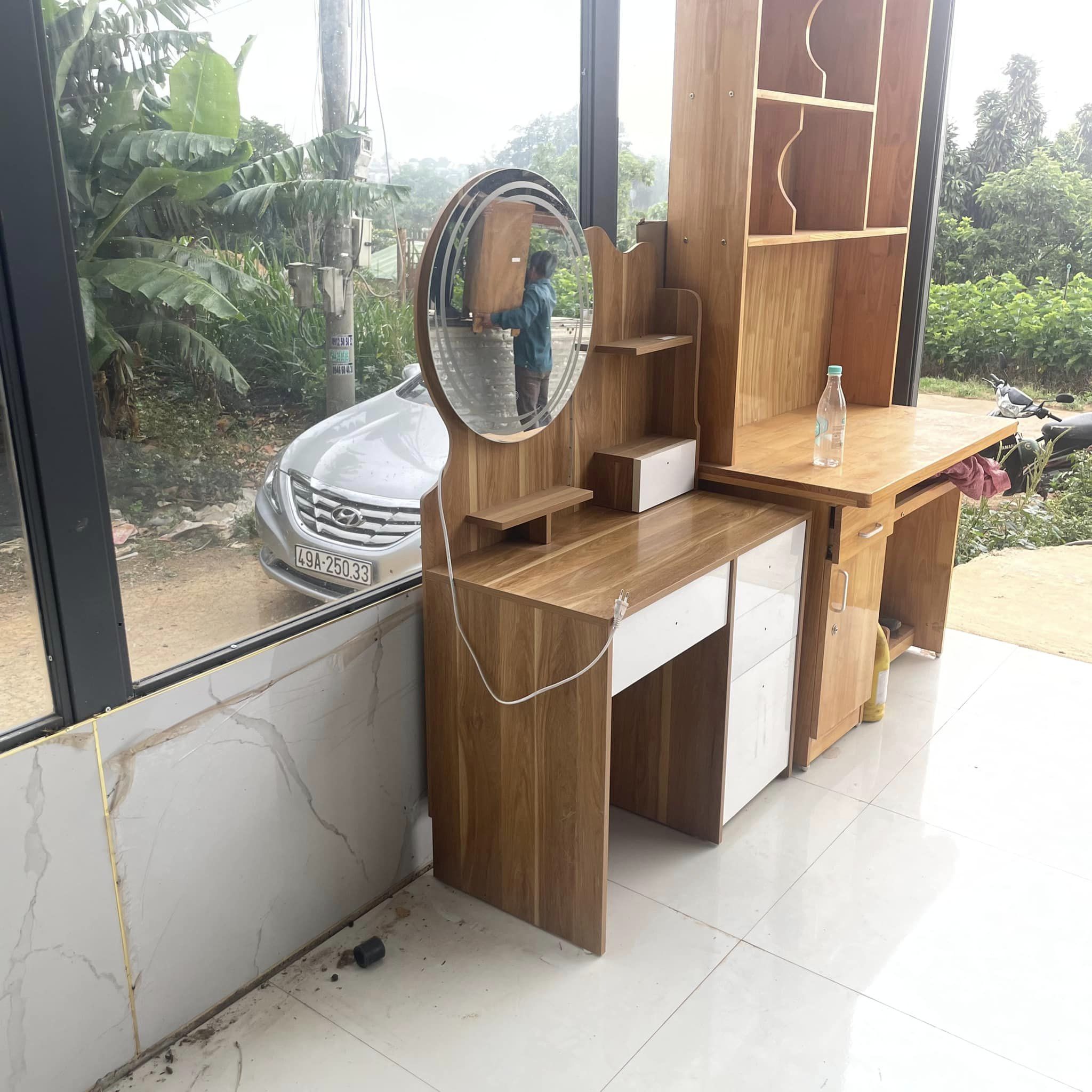 Bàn trang điểm vân gỗ nâu nhạt