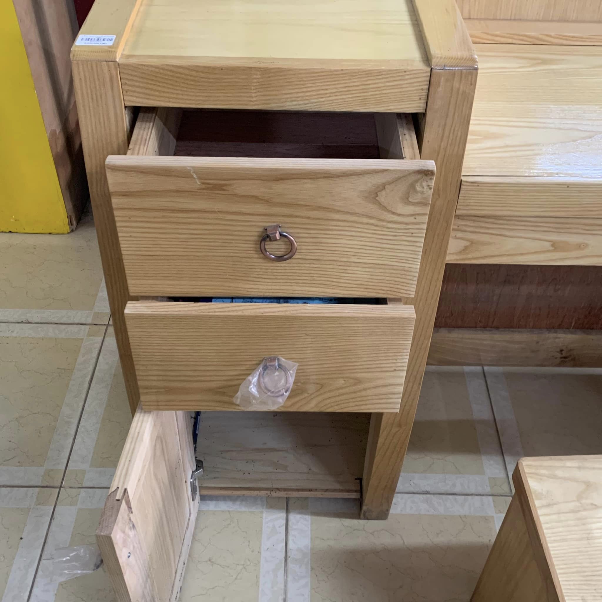 Bàn trang điểm gỗ sồi gương vuông