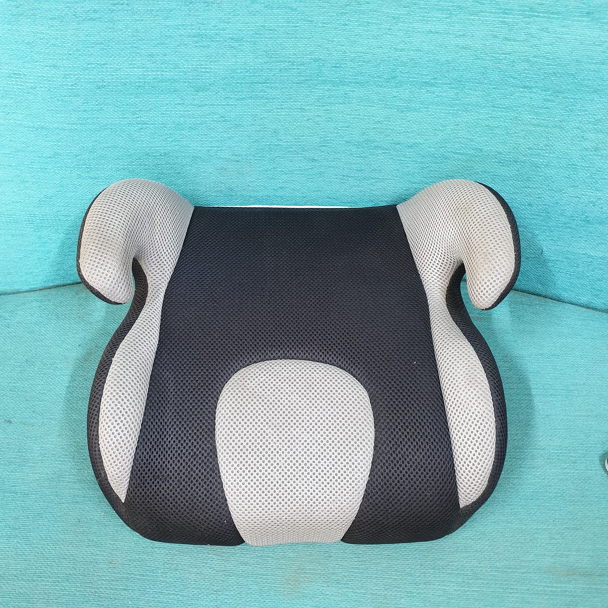 GHẾ ĐỆM NGỒI Ô TÔ CHO BÉ