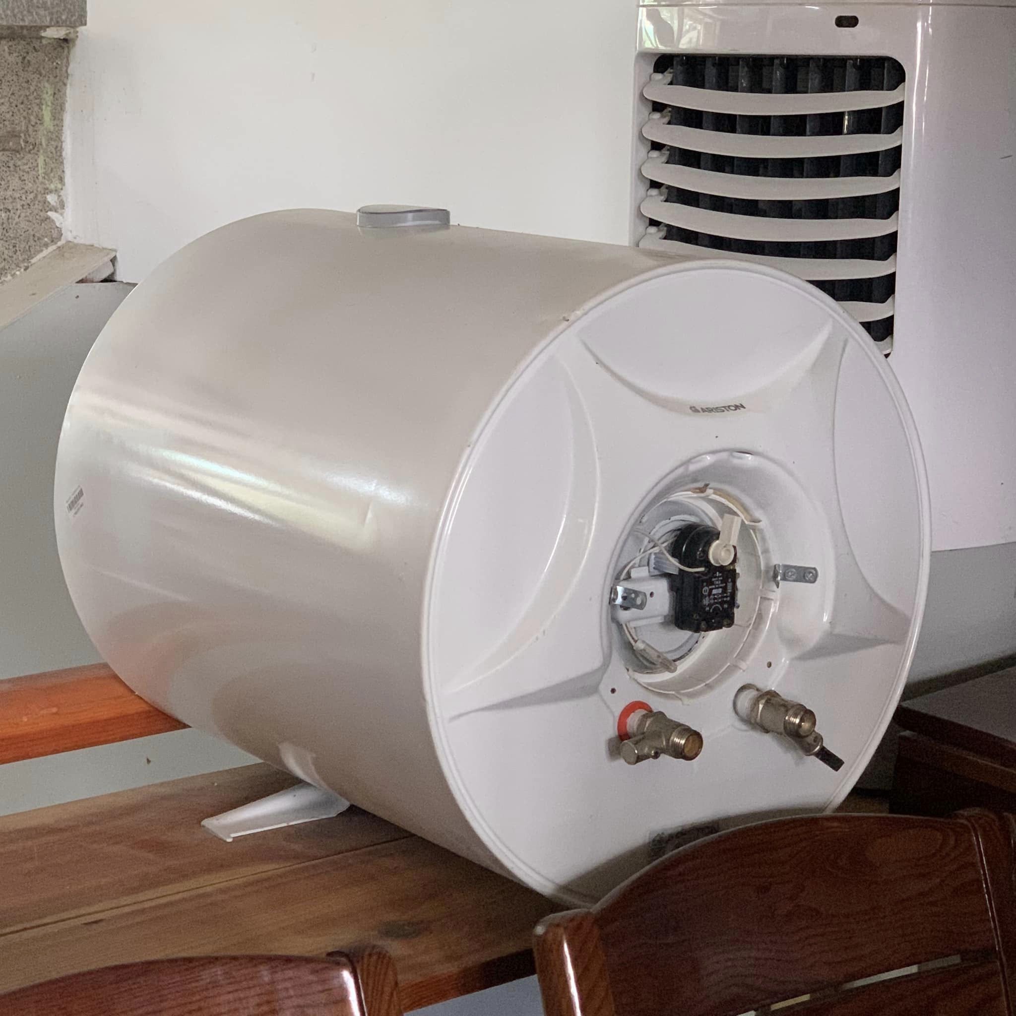 Máy nước nóng Ariston 50L